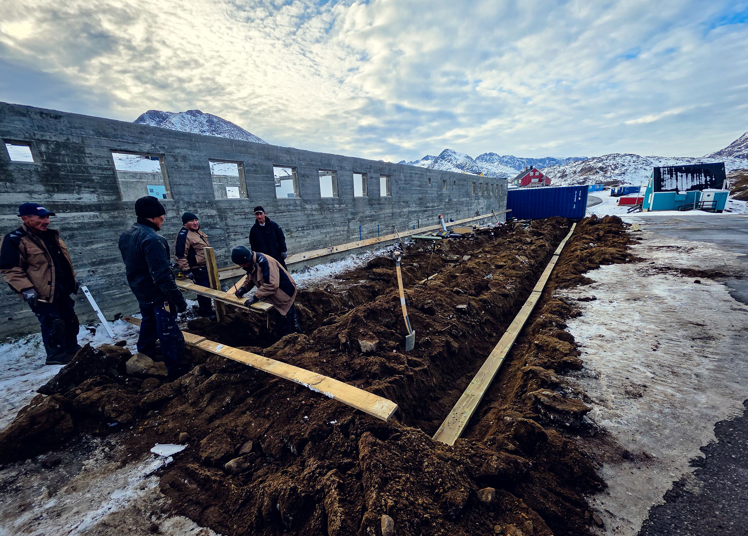 Tasiilami containerit ineqarfiusinnaasut iluaqutaassapput